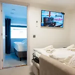 Staywithus , Ground Floor