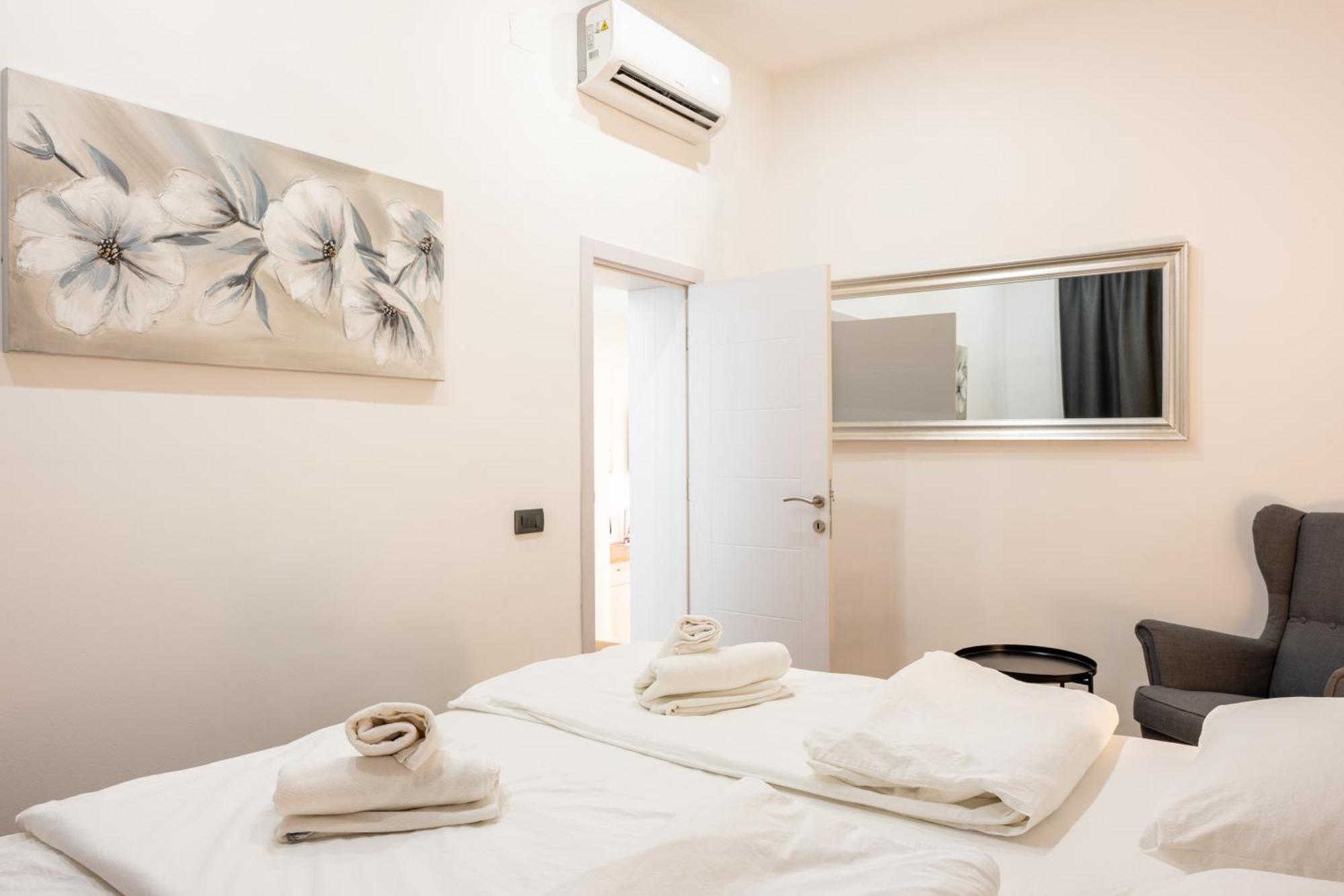 Staywithus , Ground Floor